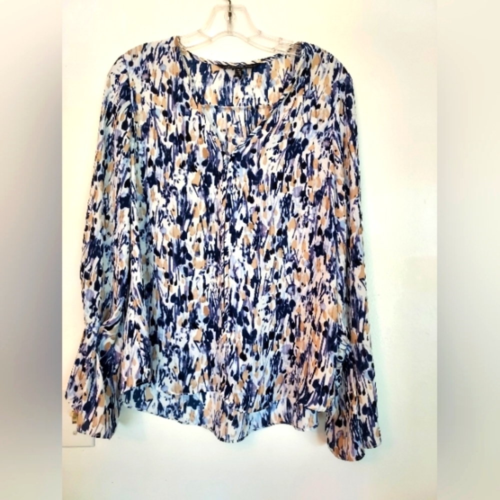 White House Black Market blouse size M